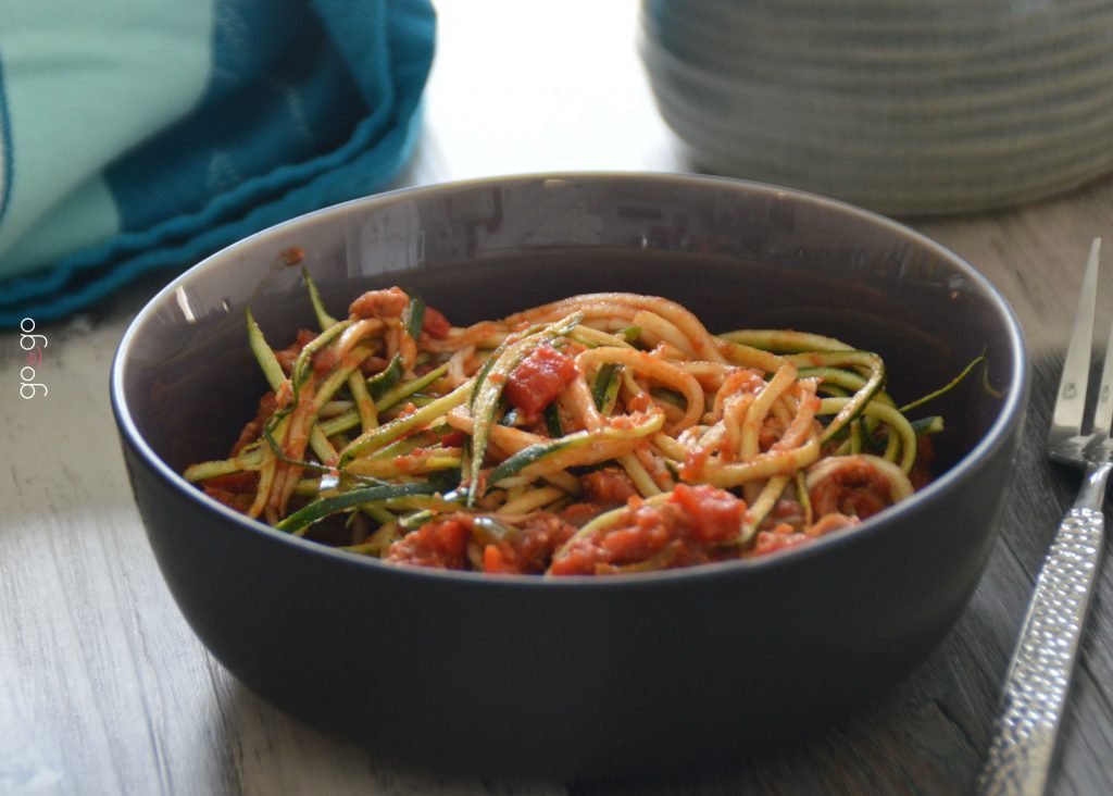 Spaghettis de courgette aux poivron et thon Des recettes à Gogo