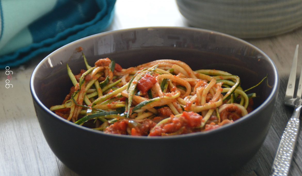 Spaghettis de courgette aux poivron et thon